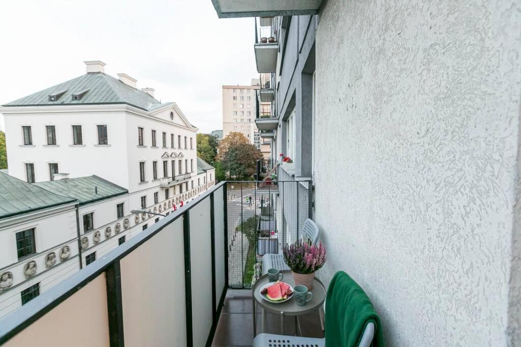 Piekne, Przestronne Mieszkanie Przy Placu Teatralnym. Varşovia Exterior foto